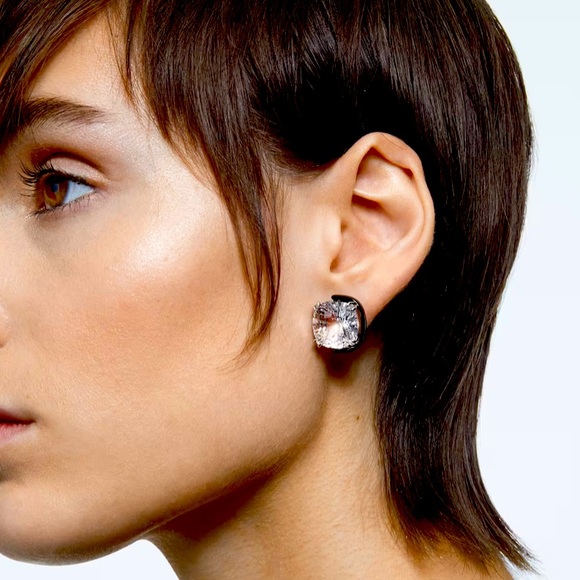 Swarovski Harmonia stud earrings
Cushion cut - Picture 3 of 4